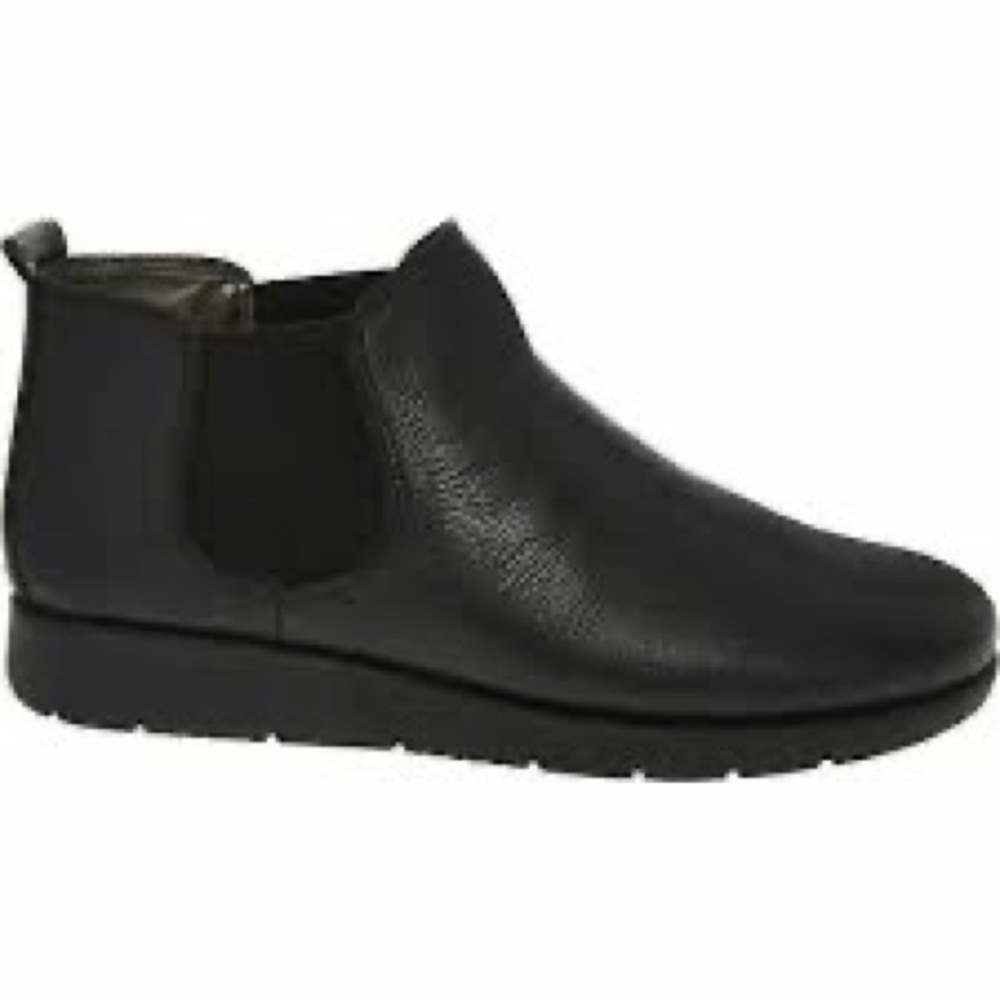 Saydo Women’s Leather Bootie Made in Portugal Size 7